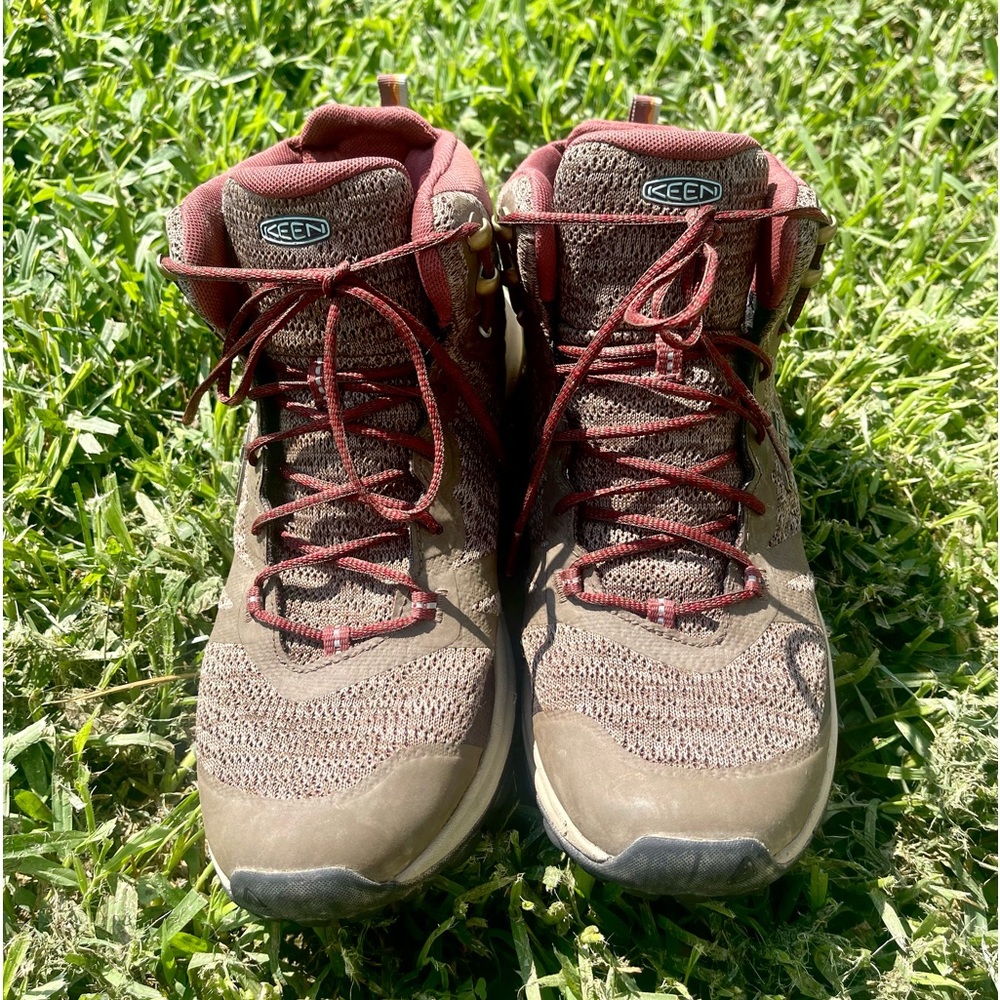 Women's Terradora II Hiking Boot size 11. Runs small.